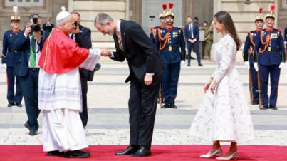 Los Reyes reciben a León XIV en el Palacio Real
