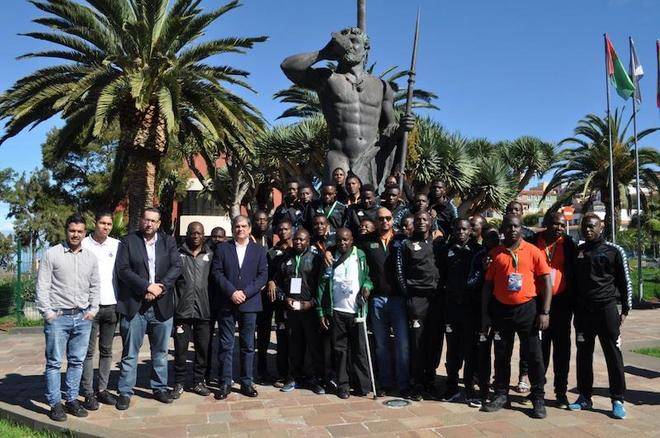 La selección absoluta de Zambia estrena la residencia deportiva municipal