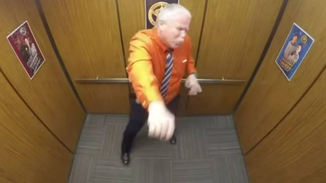 El baile de un sheriff que se jubila se hace viral en la Red