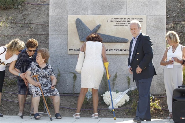 Acto conmemorativo en honor a los fallecidos (archivo)