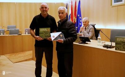 El club de fútbol Sporting Tías recibe la Medalla de Oro