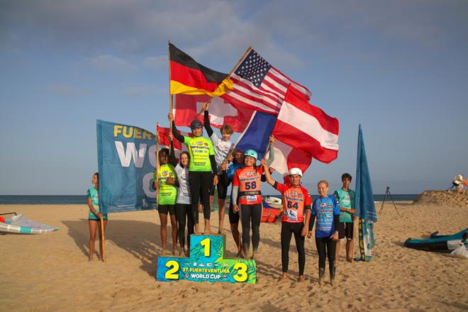 Christopher Macdonald y Marie Schlittenbauer se imponen en el Surf-Freestyle