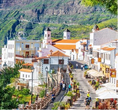 Cudillero, Fuente del Maestre y Tejeda pasan a la tercera fase de ‘Juntos Brillamos Más’