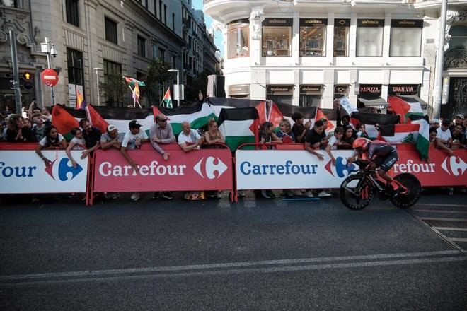 IU cuestiona la participación del equipo Israel-Premier Tech en La Vuelta