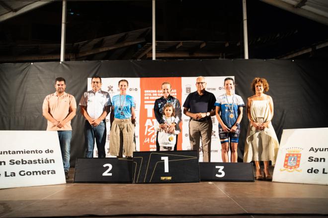 Ricardo Hernández y Mia Leadbeater se alzan con la victoria del Triatlón ‘Isla de La Gomera’