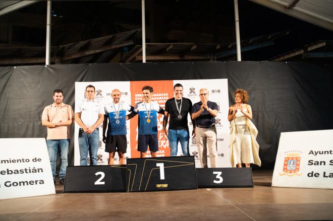 Ricardo Hernández y Mia Leadbeater se alzan con la victoria del Triatlón ‘Isla de La Gomera’