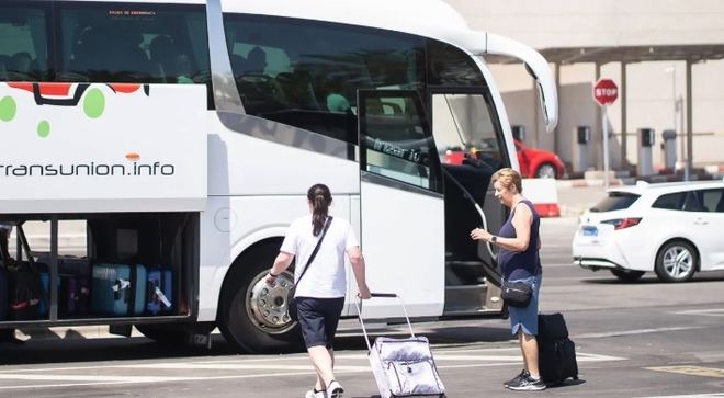 La AEDH contra el autobombo de Sánchez: 'Si vienen 100 millones de turistas es por el trabajo del sector'
