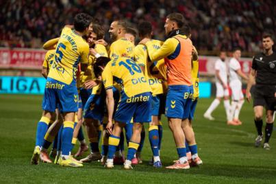 Las Palmas cambia su racha con una excelente segunda parte en León