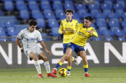 Las Palmas salva un punto ante el Alavés en los minutos finales