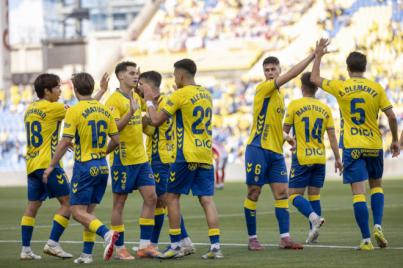 Las Palmas gana al Sporting con un gol de Ale García