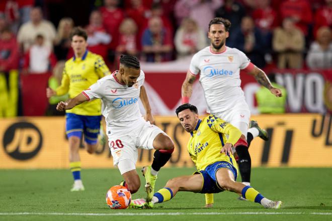 La UD regresa de vacío del decisivo partido ante el Sevilla