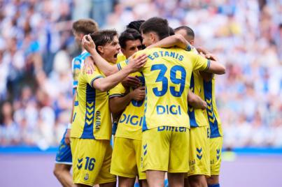 La UD Las Palmas gana en Riazor y se pone en modo play off