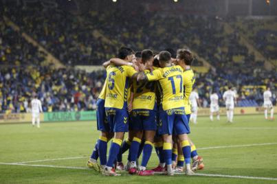 Las Palmas vuelve a ganar en viernes y a asomarse en el liderato