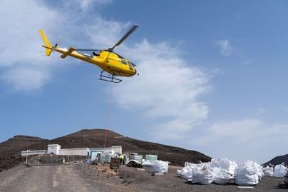 Helicóptero H125 transporta 17.000 kilos de material para vallado en Pico de la Zarza