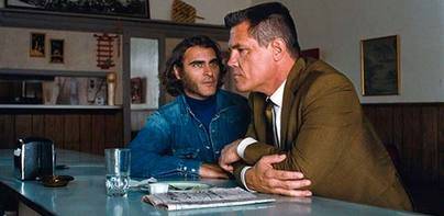 Josh Brolin y Joaquin Phoenix protagonizan 'Inherent Vice' 