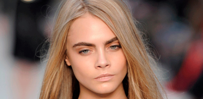 Cara Delevingne se toca ‘sus nueces’ por una buena causa