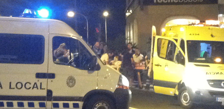 Colisión entre un motorista y un turismo en la Rambla de Santa Cruz