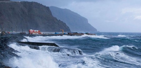 Aviso amarillo por vientos de 75 km/h y olas de 5 metros