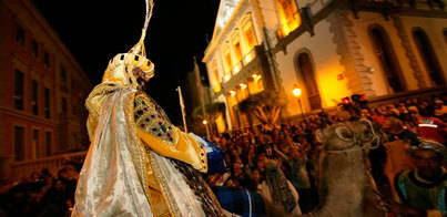 Miles de niños canarios esperan la llegada de los Reyes Magos