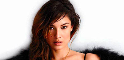 La “chica Bond” más sexy se exhibe