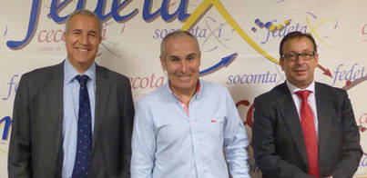 Cajasiete renueva su convenio con los taxistas