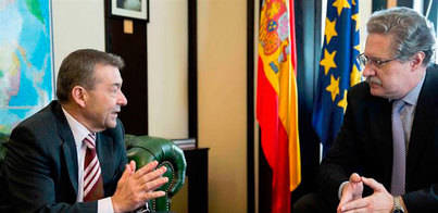 Rivero traslada a Rusia la inquietud del sector por el visado biométrico