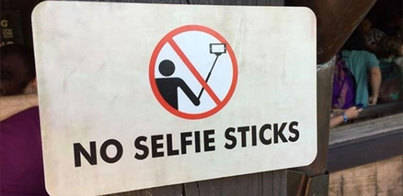 Los parques de atracciones prohiben el uso de selfie sticks