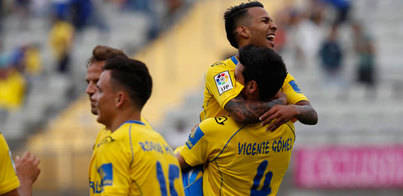Las Palmas recupera la cuarta plaza (3-0)