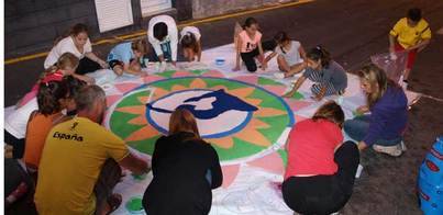 Las alfombras de sal engalanan las calles de Adeje
