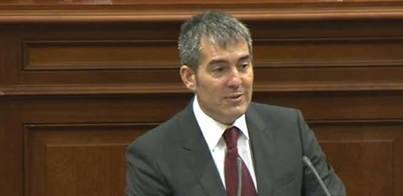 Clavijo: "Es más democrático que sean los cabildos y ayuntamientos los que aprueben sus planeamientos"