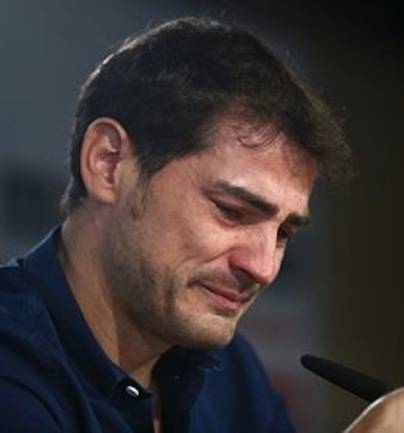 Iker Casillas rompe a llorar en su despedida del Real Madrid