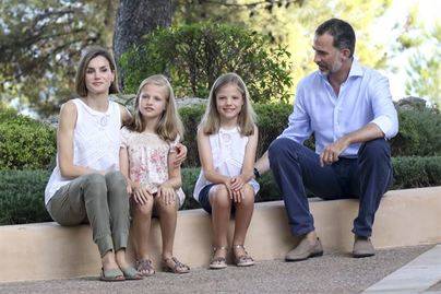 Los Reyes junto a Leonor y Sofía en Mallorca