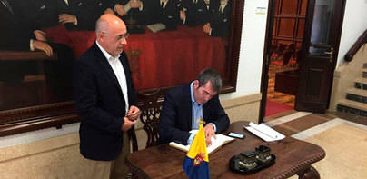 Clavijo no será "cómplice" de imposiciones sobre la regasificadora