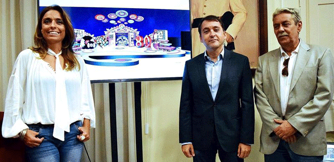 El escenario del Carnaval recupera los decorados tradicionales