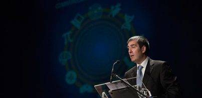 "La bajada del petróleo debe repercutir en el coste de los billetes"