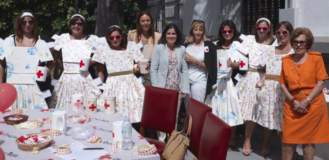 El Parlamento participa en el 'Día de la Banderita' de Cruz Roja