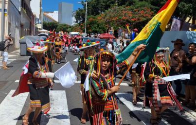 Color y devoción con la festividad de la Virgen de Urkupiña