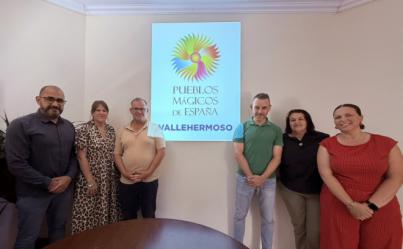 Vallehermoso recibe la primera visita oficial de Pueblos Mágicos de España
