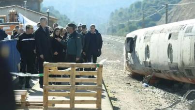 Los reyes Felipe y Letizia visitan el lugar de la tragedia ferroviaria de Adamuz