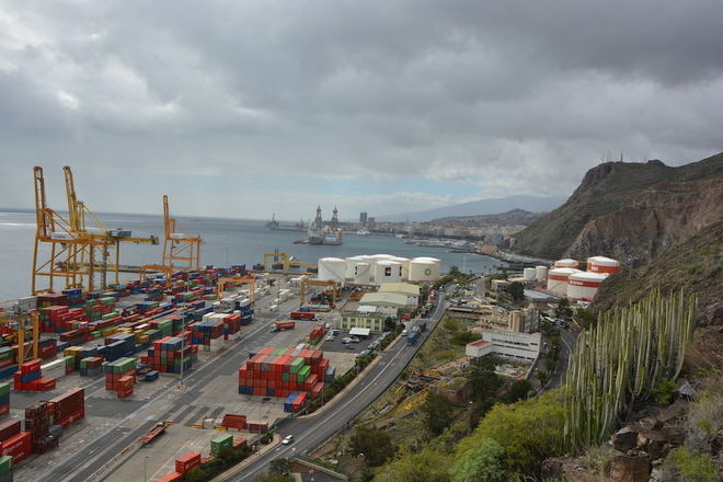 Puertos de Tenerife propone al Ayuntamiento que estudie la ejecución del carril bici en el ancho de vía de la TF-11