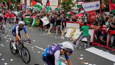 'La Vuelta' recupera su normalidad tras el caos en Bilbao
