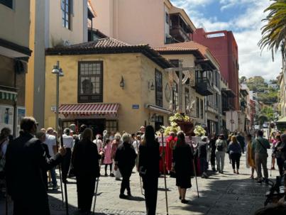 Puerto de la Cruz ya luce con todas sus cruces enramadas