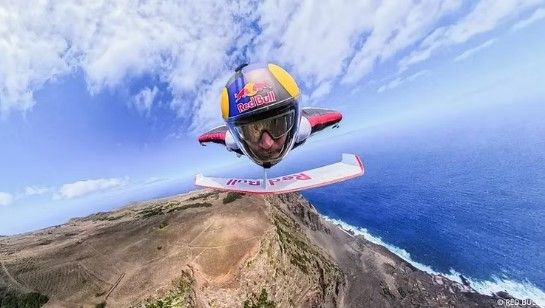 El Hierro se convierte en el escenario del primer vuelo en wingsuit sin motor