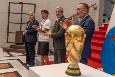 Yéremy Pino, campeón del mundo con España