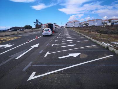 ‘Surrealista’ actuación en la zona de Abades con el repintado de aparcamientos